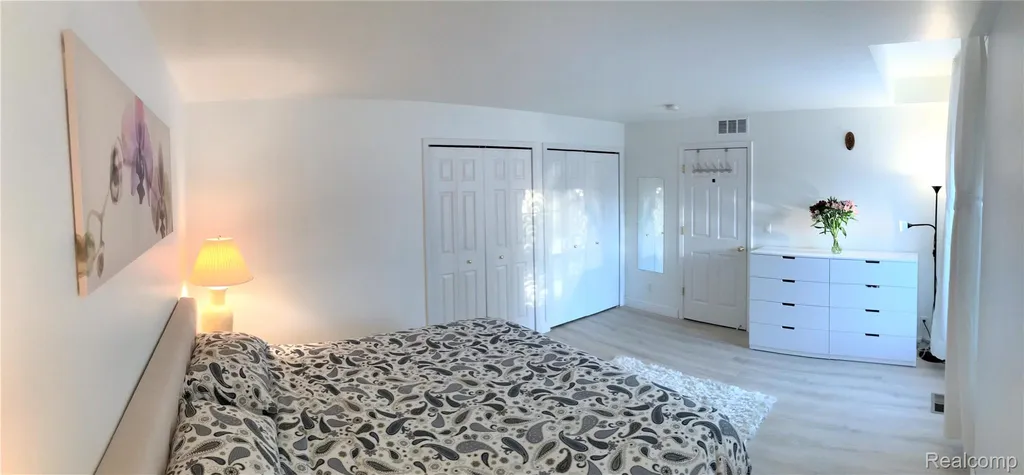 3633 Oakmonte Boulevard Oakland Charter Township MI 48306