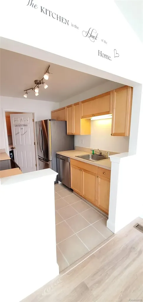 3633 Oakmonte Boulevard Oakland Charter Township MI 48306