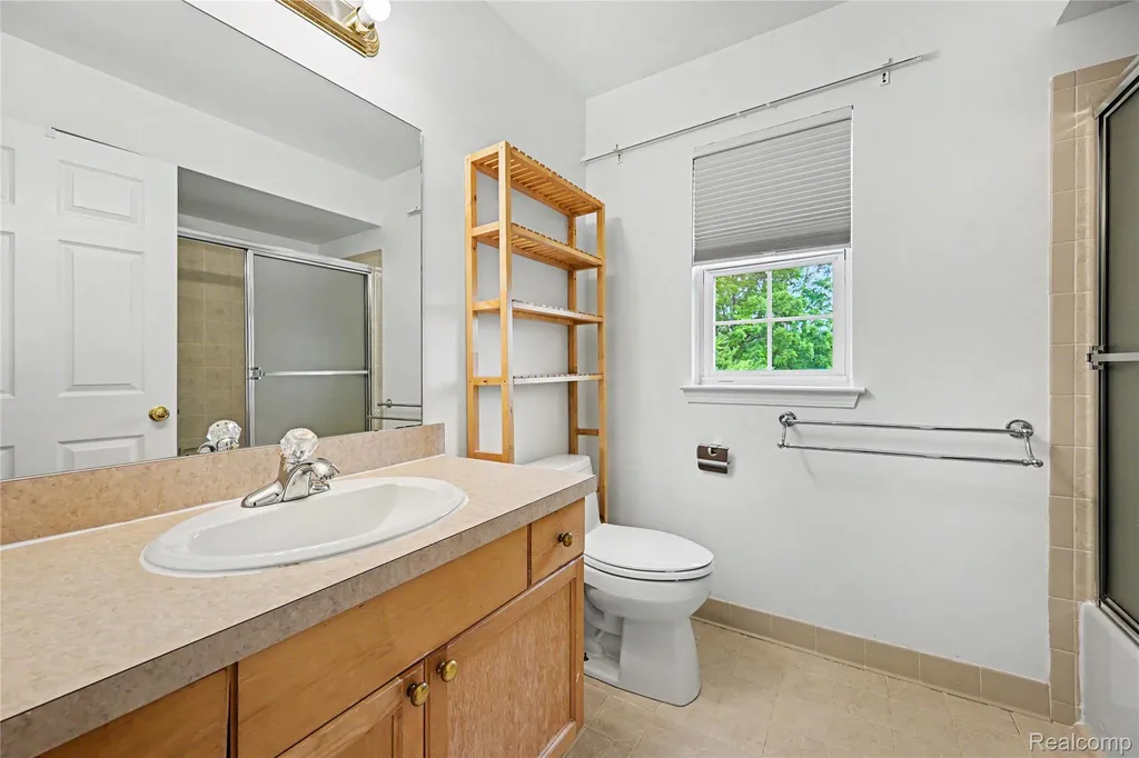 3633 Oakmonte Boulevard Oakland Charter Township MI 48306