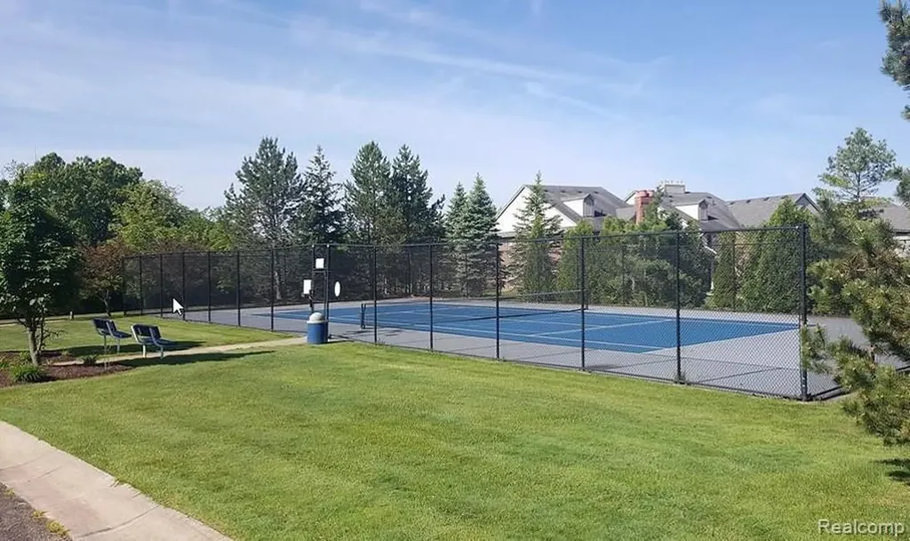 3633 Oakmonte Boulevard Oakland Charter Township MI 48306