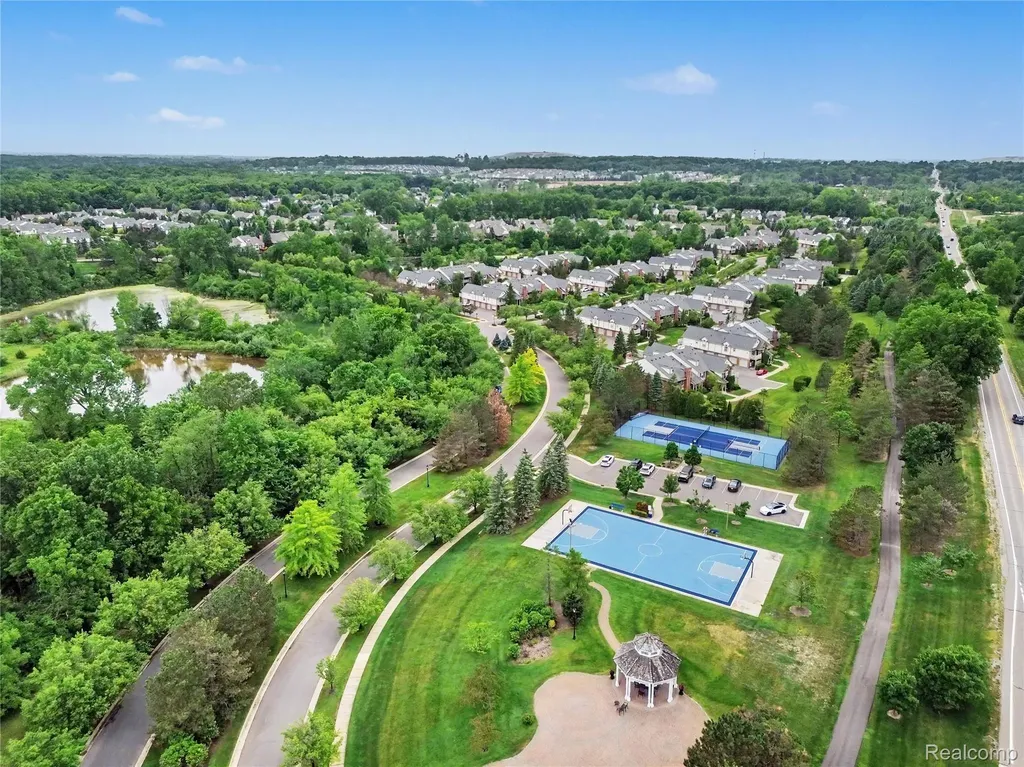 3633 Oakmonte Boulevard Oakland Charter Township MI 48306