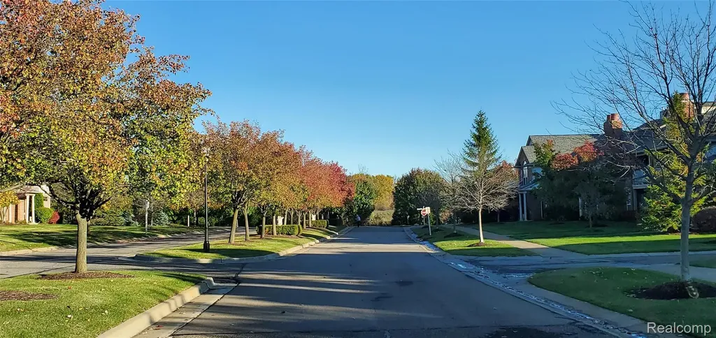3633 Oakmonte Boulevard Oakland Charter Township MI 48306