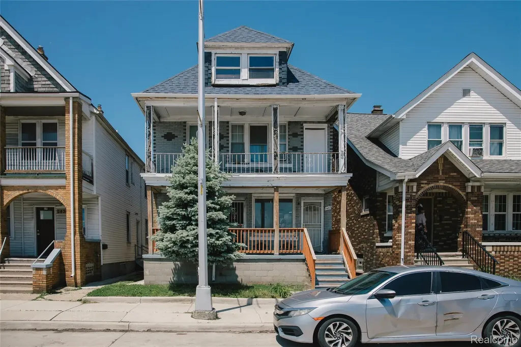 2441 Holbrook Street Hamtramck City MI 48212