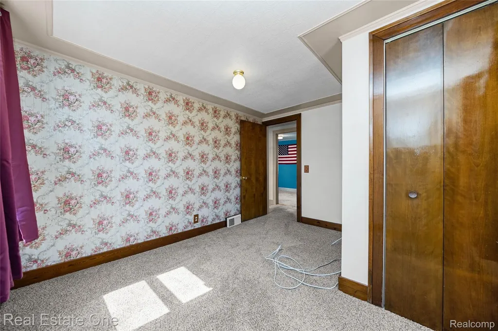 4058 Lomley Avenue Waterford Charter Township MI 48329