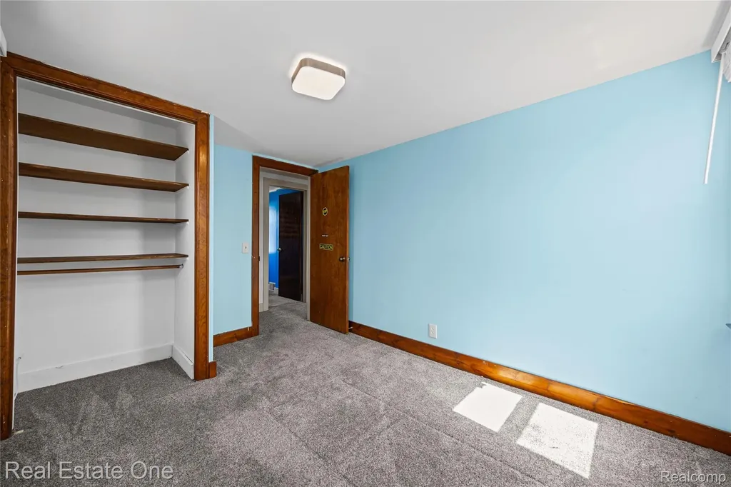 4058 Lomley Avenue Waterford Charter Township MI 48329