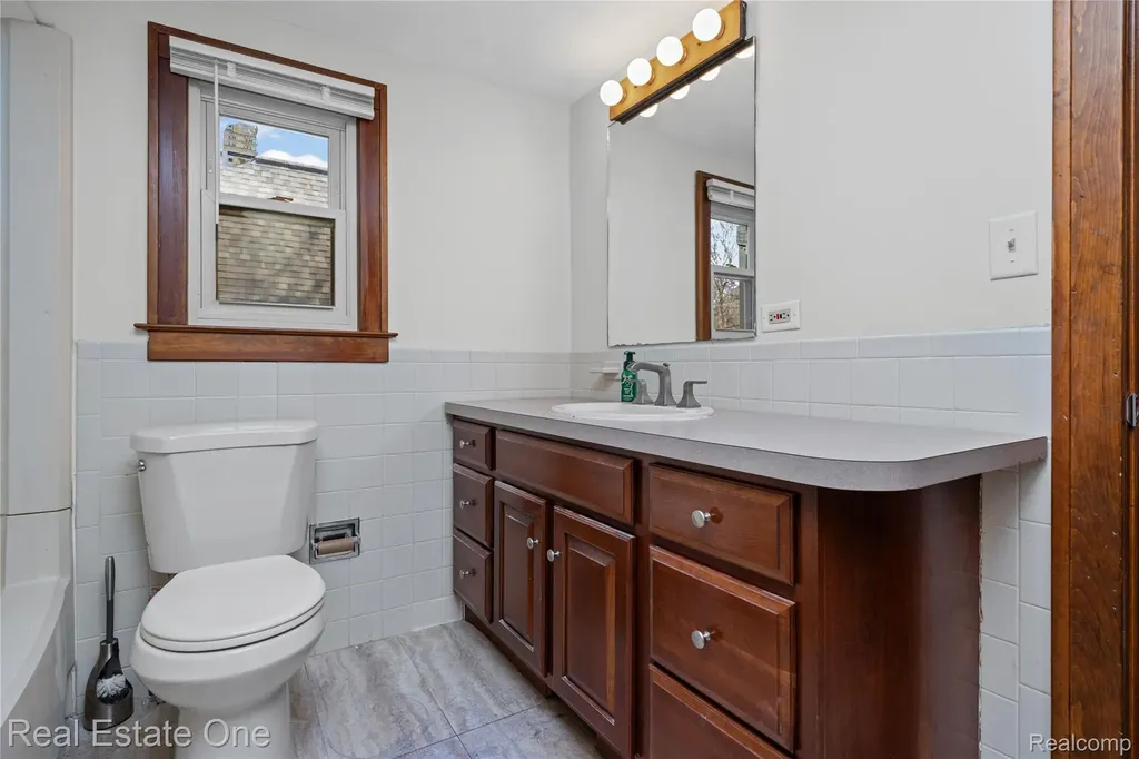 4058 Lomley Avenue Waterford Charter Township MI 48329