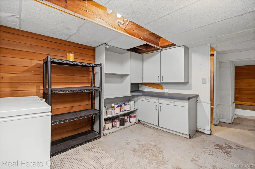 4058 Lomley Avenue Waterford Charter Township MI 48329