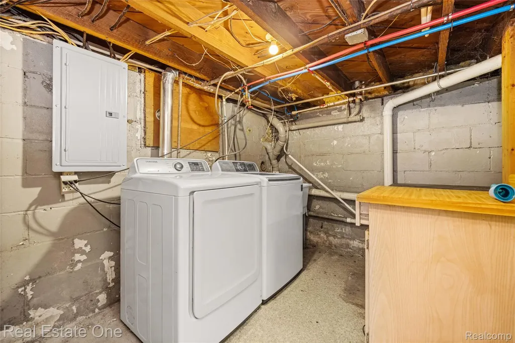 4058 Lomley Avenue Waterford Charter Township MI 48329