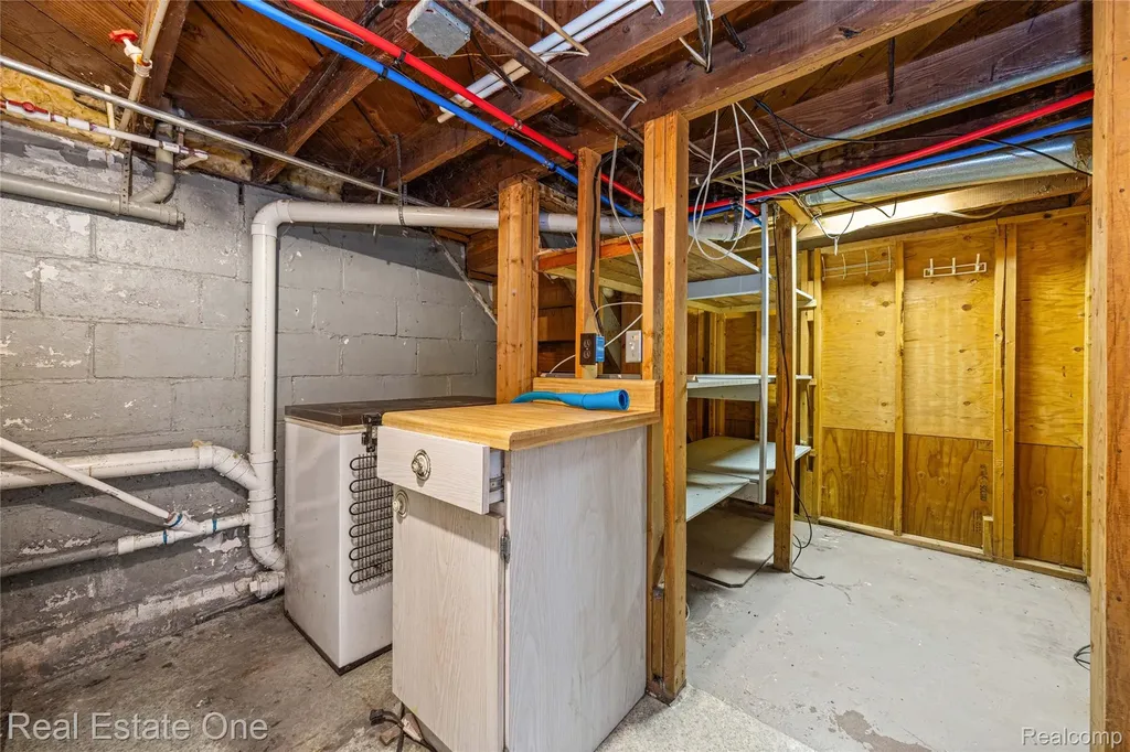 4058 Lomley Avenue Waterford Charter Township MI 48329