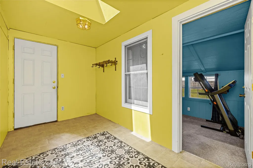 4058 Lomley Avenue Waterford Charter Township MI 48329