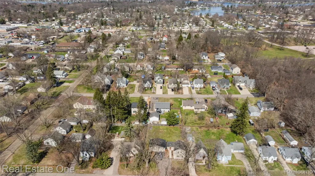 4058 Lomley Avenue Waterford Charter Township MI 48329