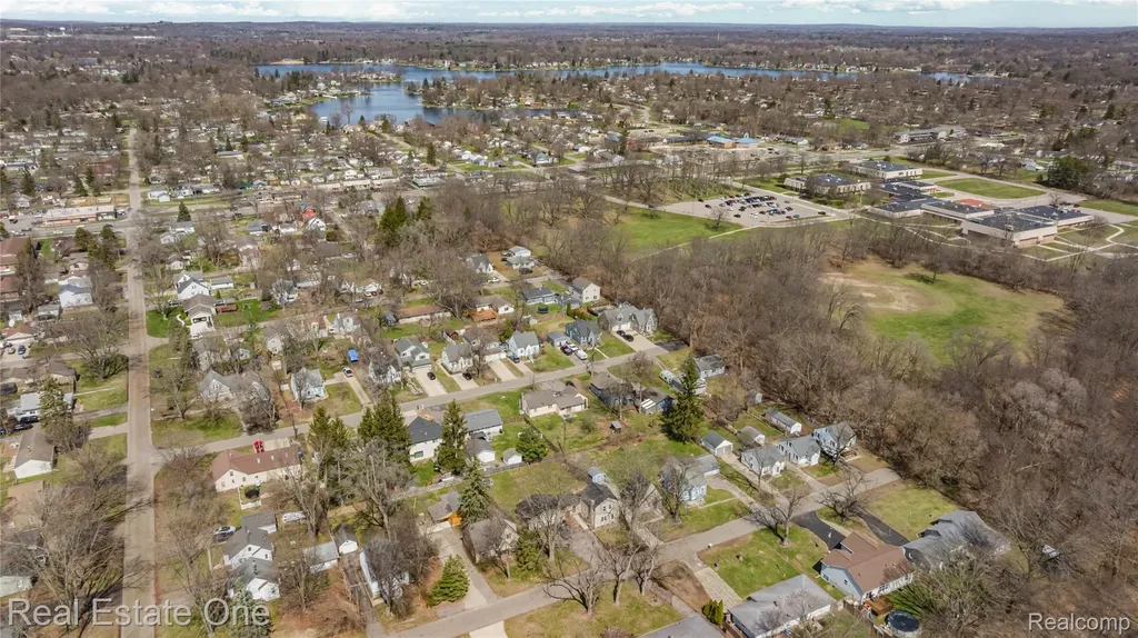4058 Lomley Avenue Waterford Charter Township MI 48329