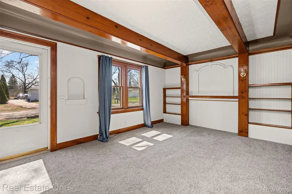 4058 Lomley Avenue Waterford Charter Township MI 48329
