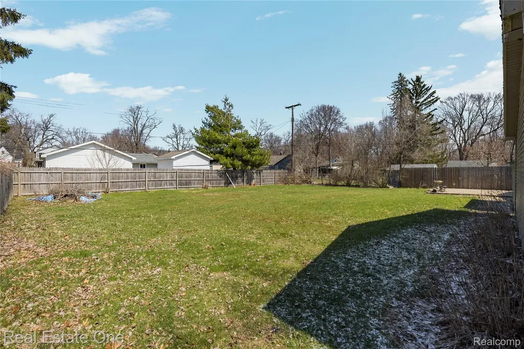 4058 Lomley Avenue Waterford Charter Township MI 48329