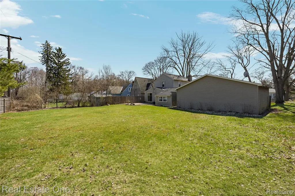4058 Lomley Avenue Waterford Charter Township MI 48329