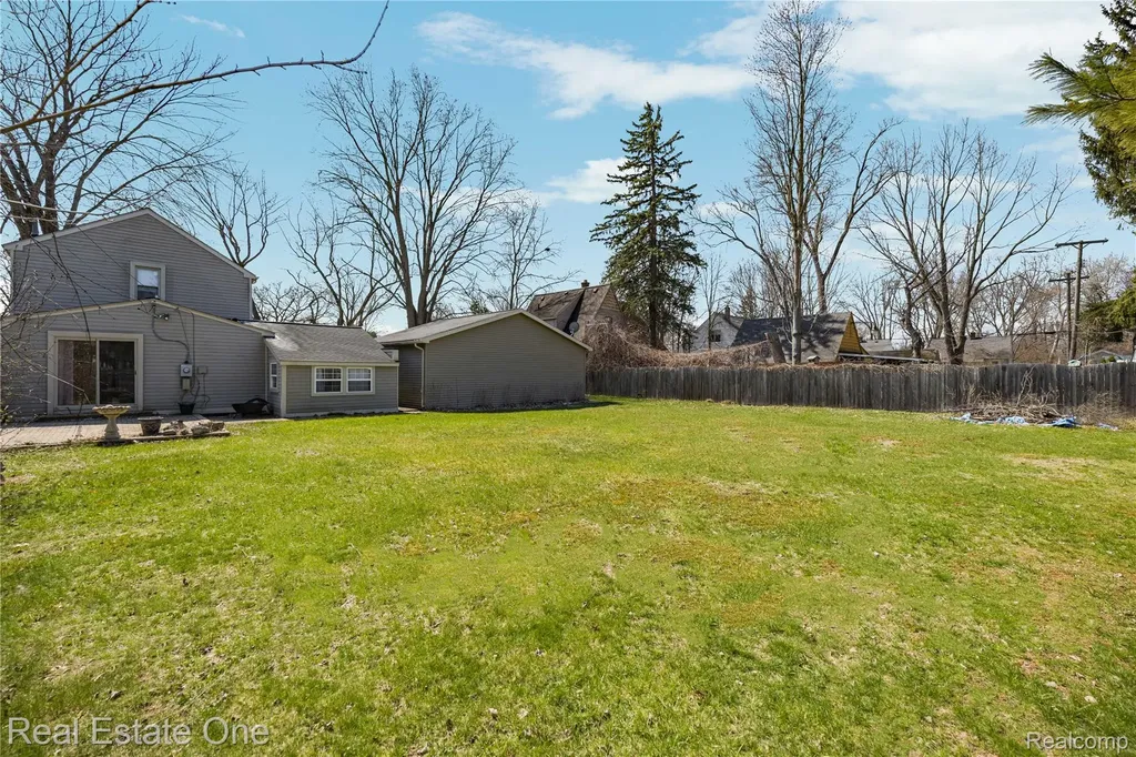4058 Lomley Avenue Waterford Charter Township MI 48329