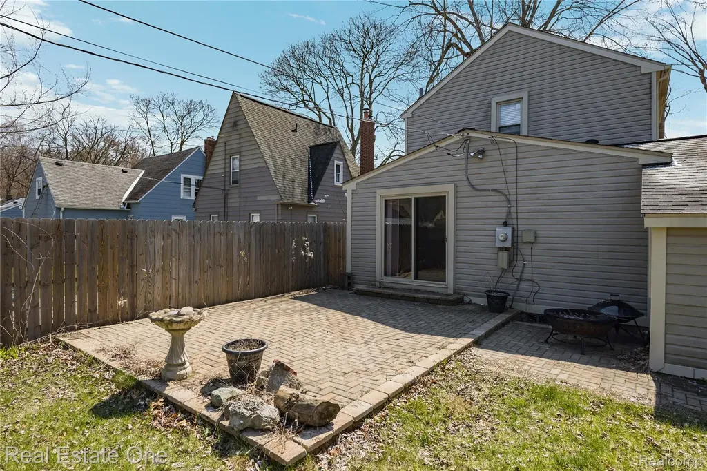 4058 Lomley Avenue Waterford Charter Township MI 48329