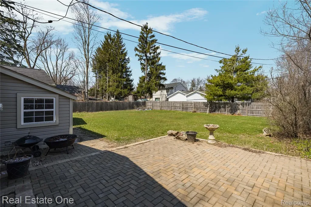 4058 Lomley Avenue Waterford Charter Township MI 48329