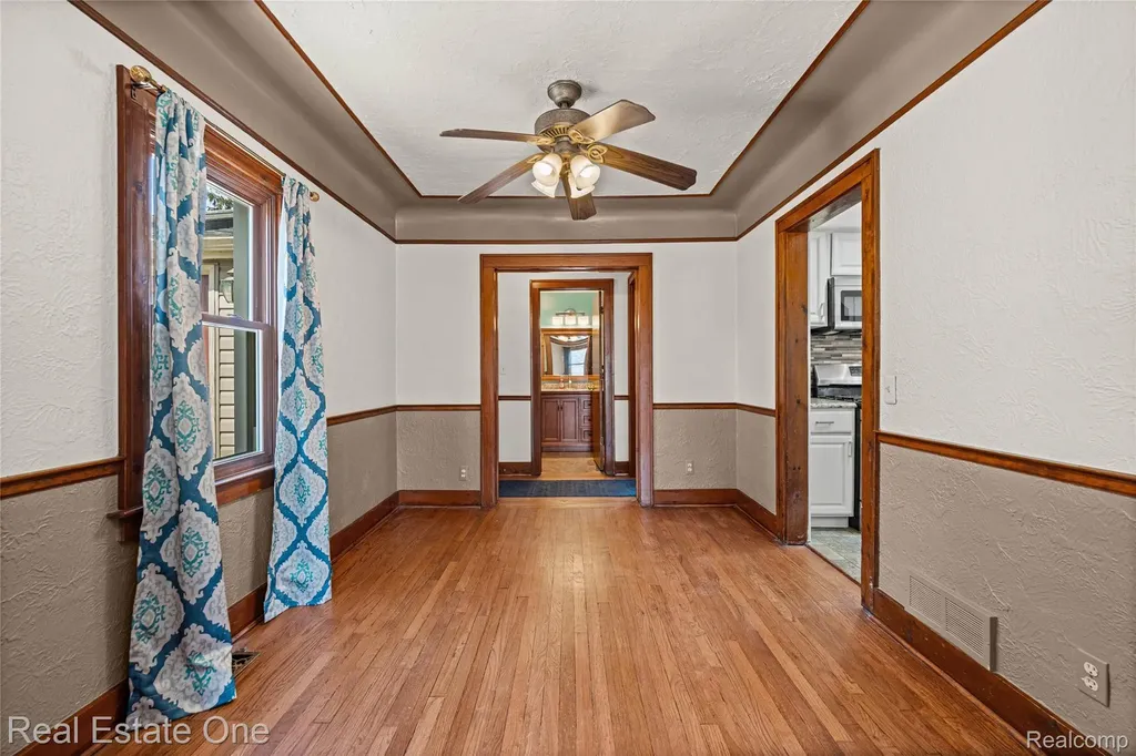 4058 Lomley Avenue Waterford Charter Township MI 48329