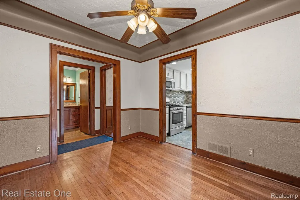 4058 Lomley Avenue Waterford Charter Township MI 48329