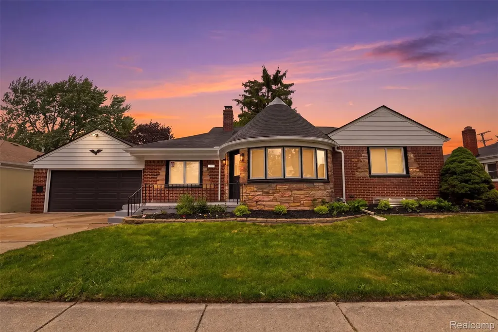 18001 Elizabeth Street Roseville City MI 48066