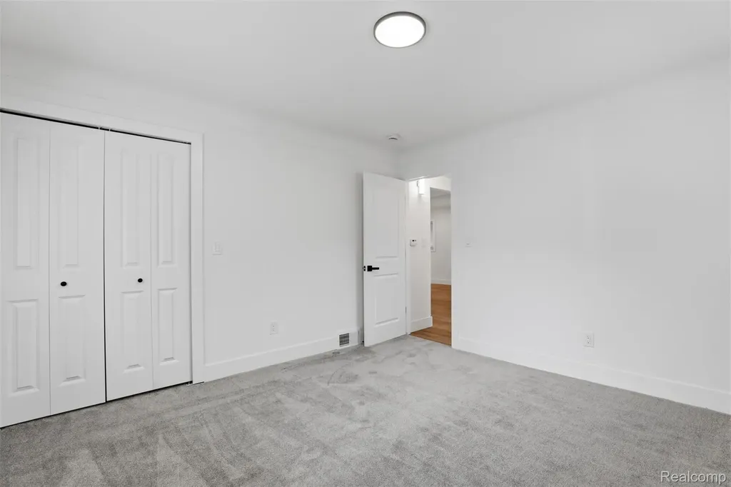 18001 Elizabeth Street Roseville City MI 48066