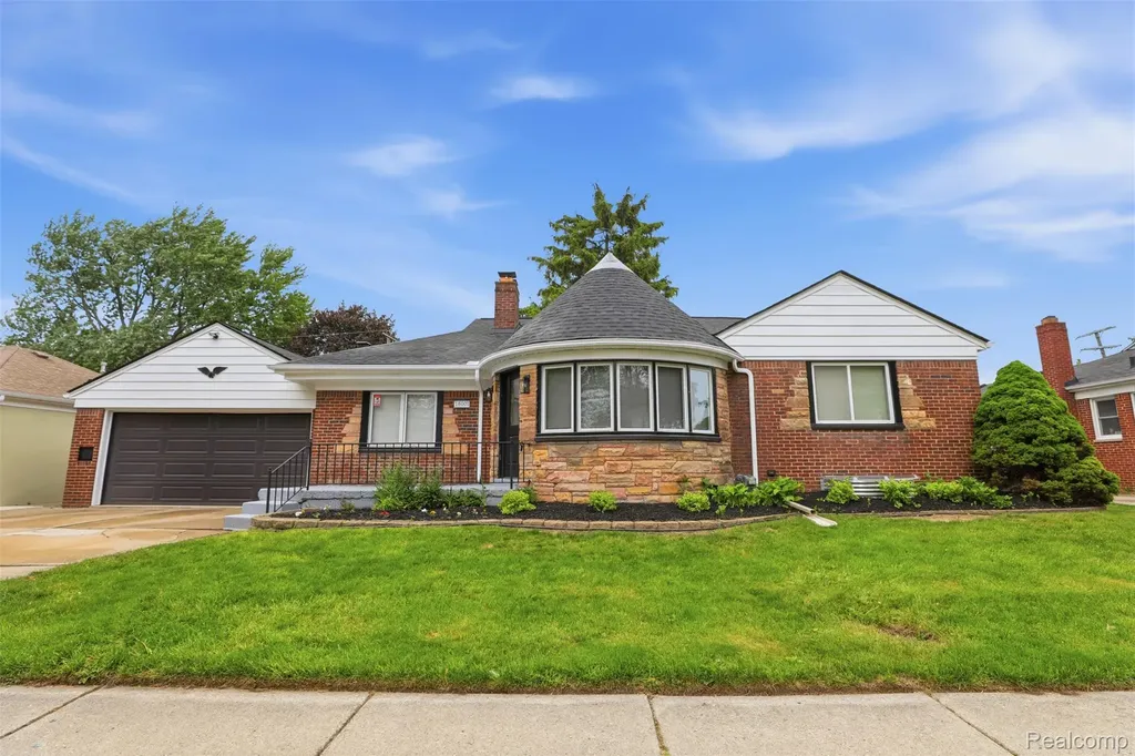 18001 Elizabeth Street Roseville City MI 48066