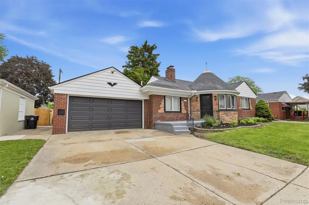 18001 Elizabeth Street Roseville City MI 48066