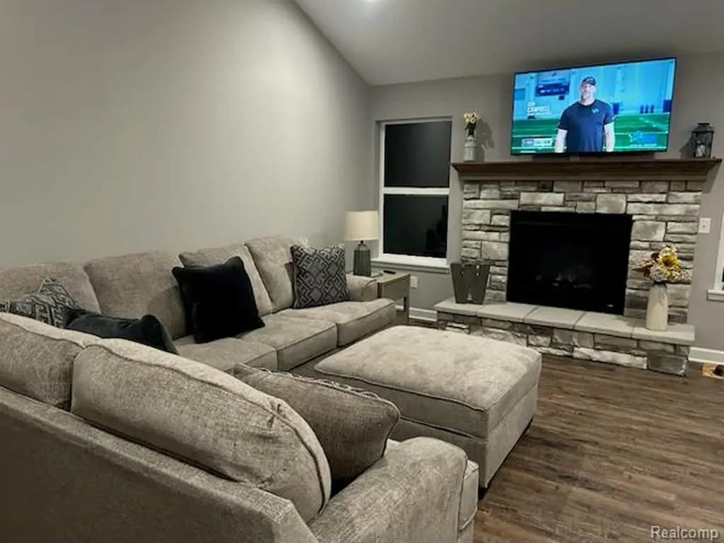2909 Hideaway Beach Drive Brighton Township MI 48114