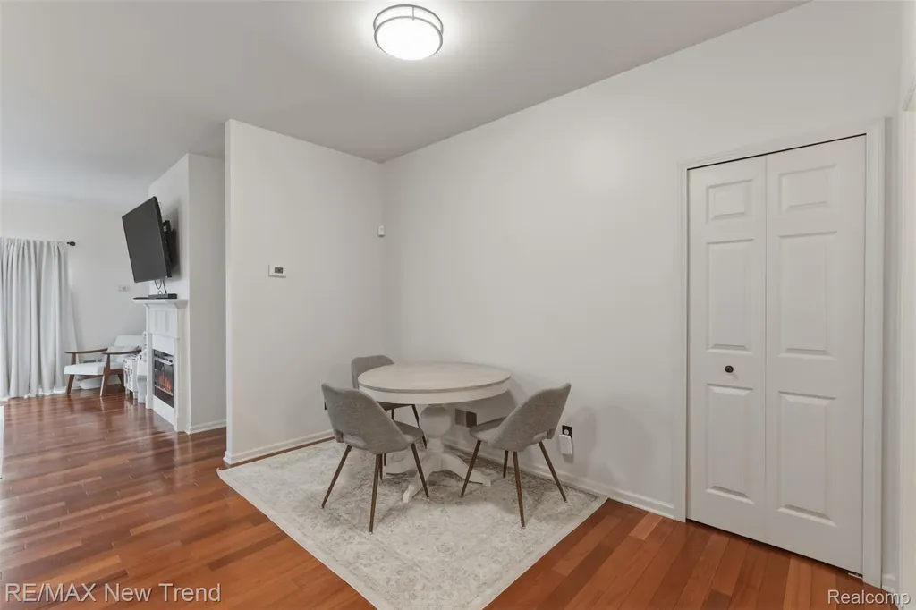 3270 Johanna Ware W Wixom City MI 48393