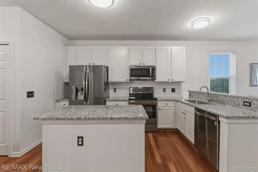 3270 Johanna Ware W Wixom City MI 48393