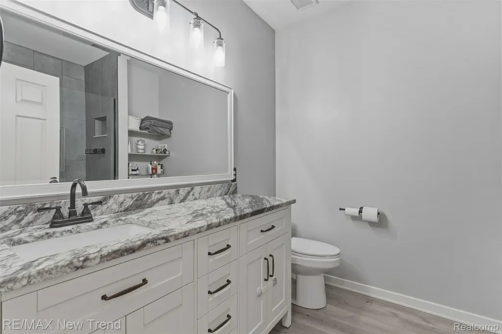3270 Johanna Ware W Wixom City MI 48393