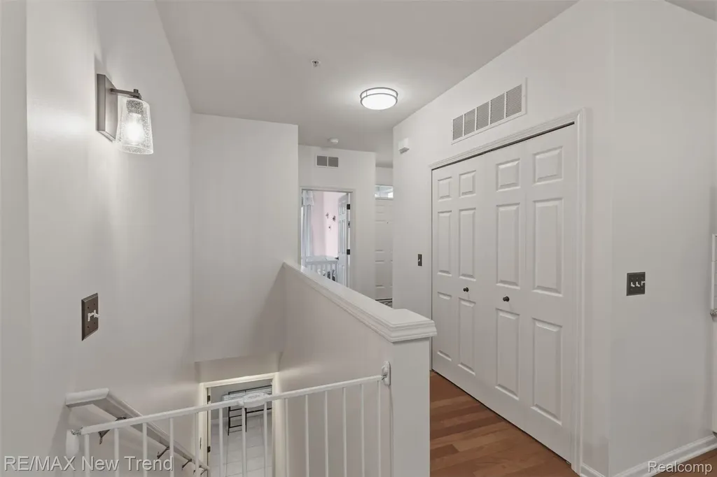 3270 Johanna Ware W Wixom City MI 48393