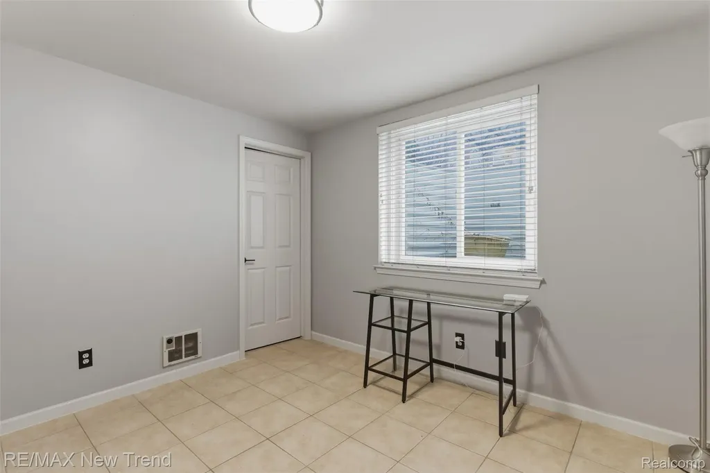 3270 Johanna Ware W Wixom City MI 48393