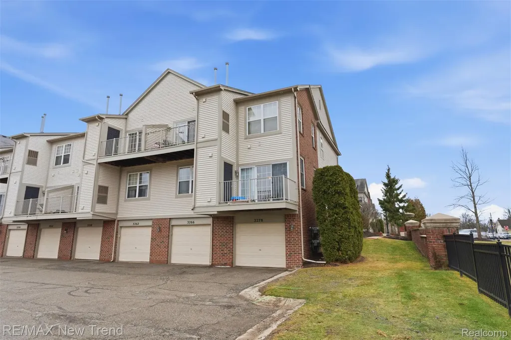 3270 Johanna Ware W Wixom City MI 48393