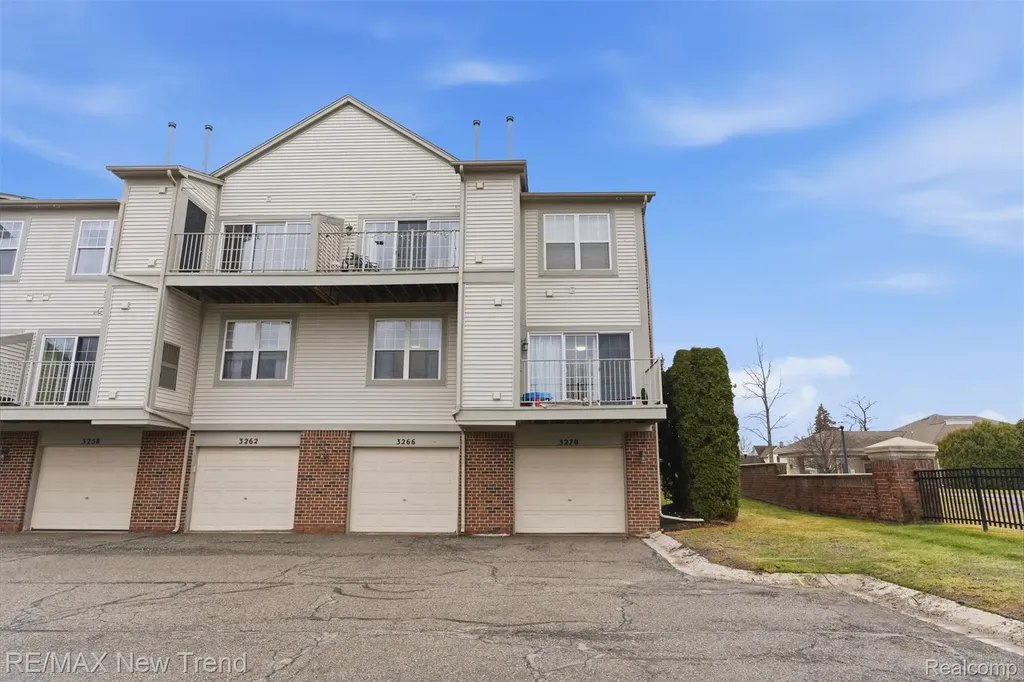 3270 Johanna Ware W Wixom City MI 48393