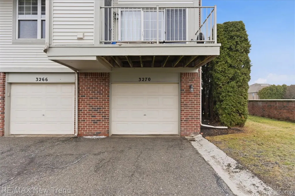 3270 Johanna Ware W Wixom City MI 48393