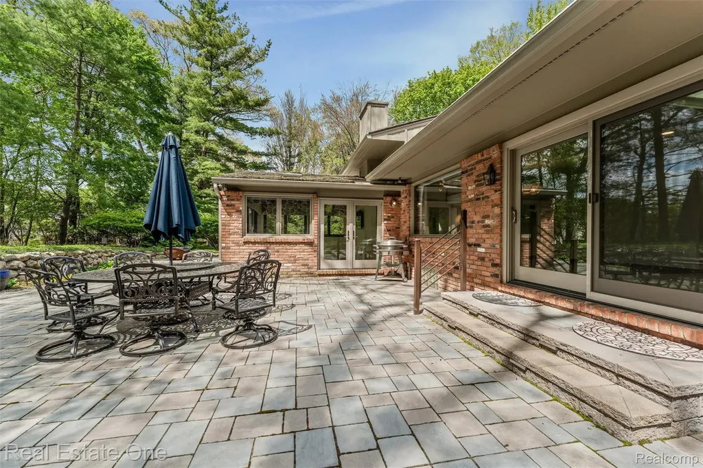 901 Bloomfield Club Court Bloomfield Hills City MI 48301