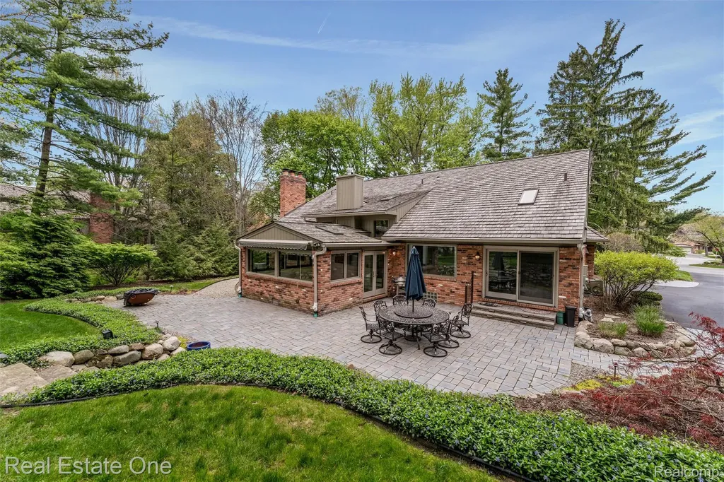 901 Bloomfield Club Court Bloomfield Hills City MI 48301