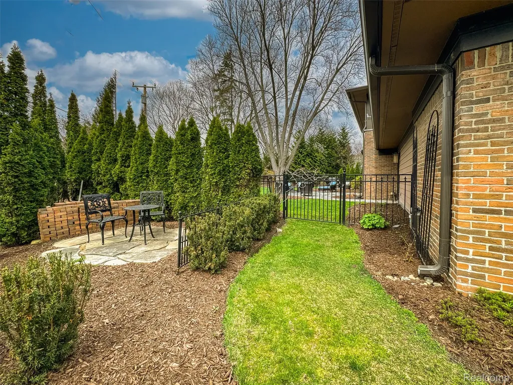 218 Hillboro Drive Bloomfield Hills City MI 48301