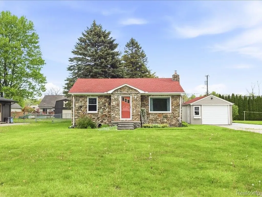 87 Connecticut Avenue Marysville City MI 48040