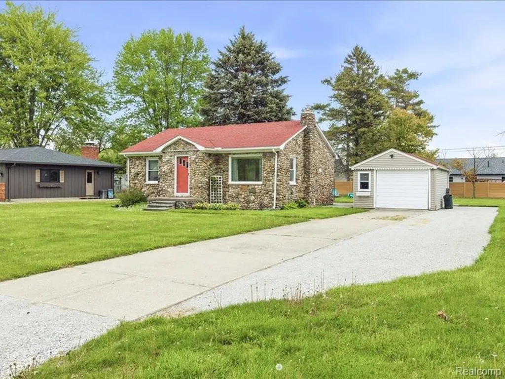 87 Connecticut Avenue Marysville City MI 48040
