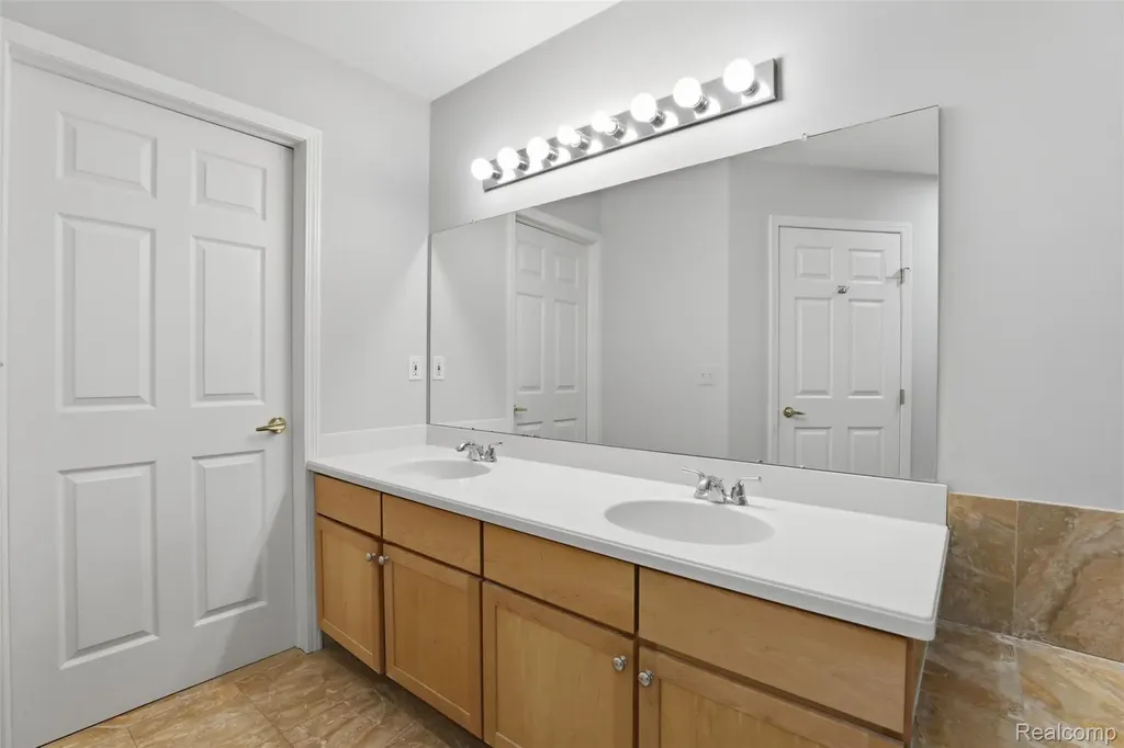 4368 Gateway Circle West Bloomfield Charter Township MI 48322