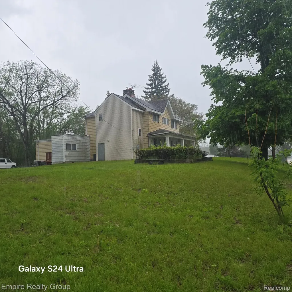 529 Orchard Lake Road Pontiac City MI 48341
