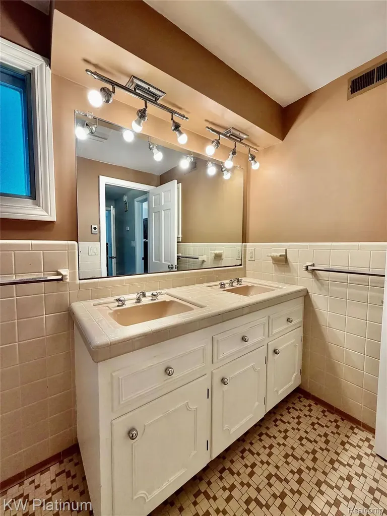 2425 Woodstock Drive Port Huron City MI 48060
