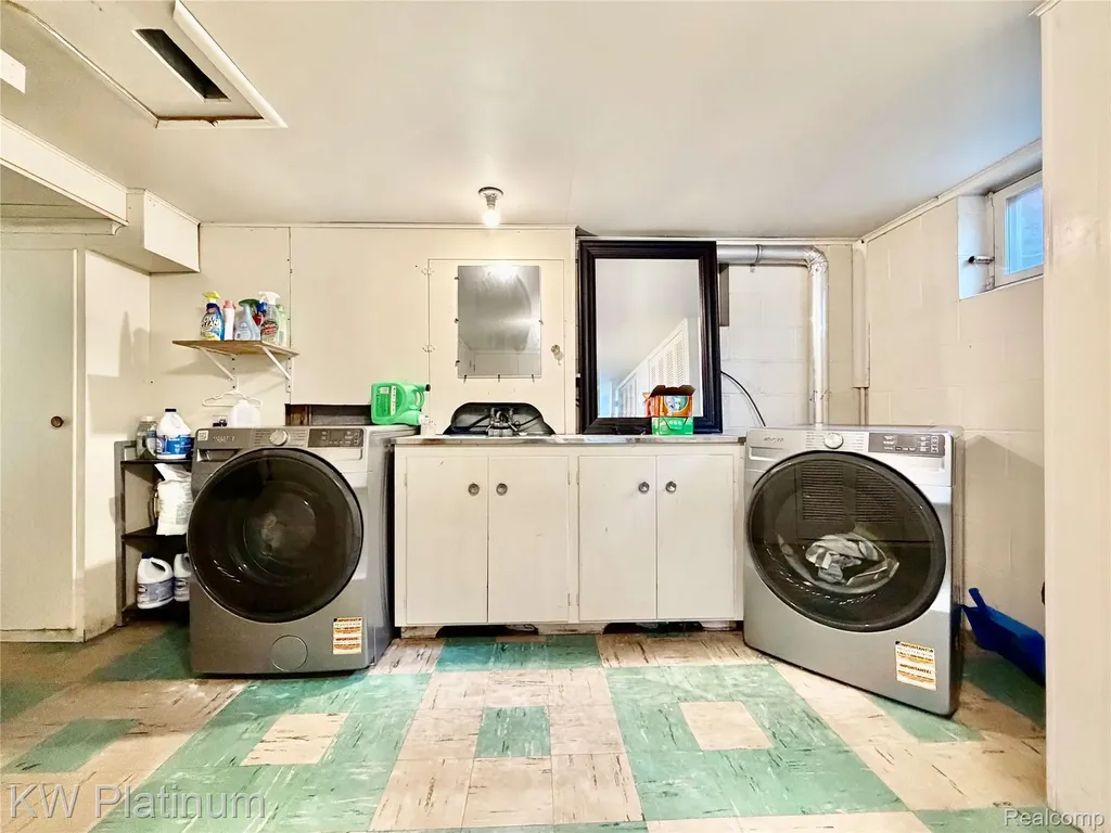 2425 Woodstock Drive Port Huron City MI 48060