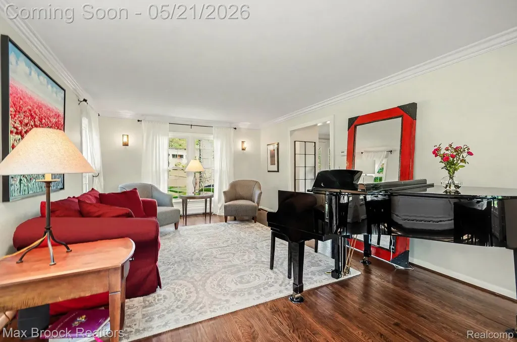 23049 Nottingham Drive Beverly Hills Village MI 48025