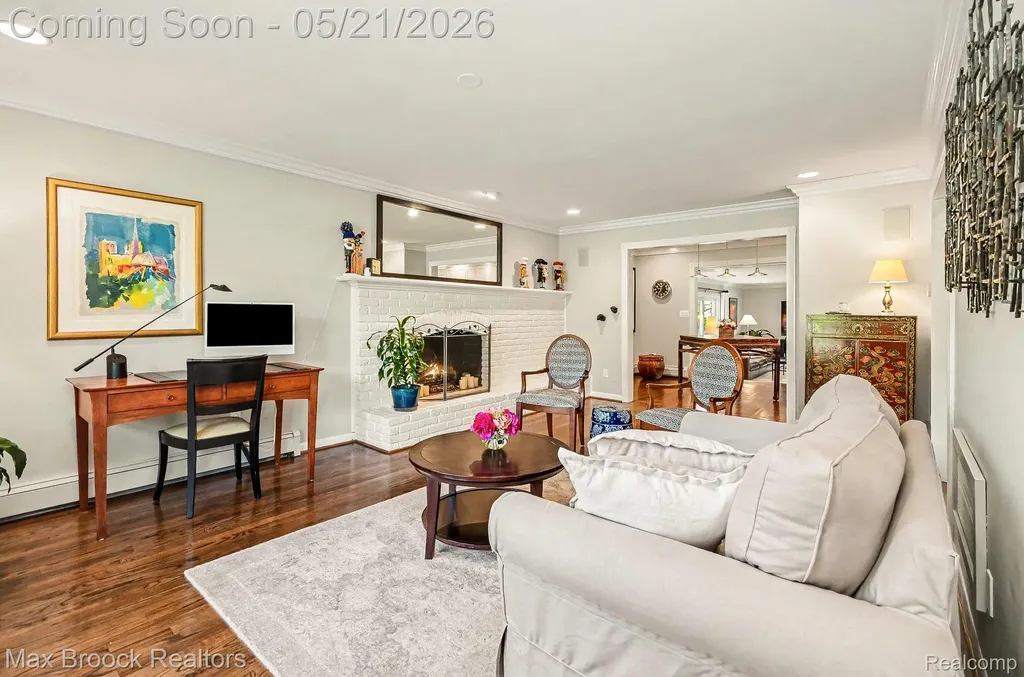 23049 Nottingham Drive Beverly Hills Village MI 48025