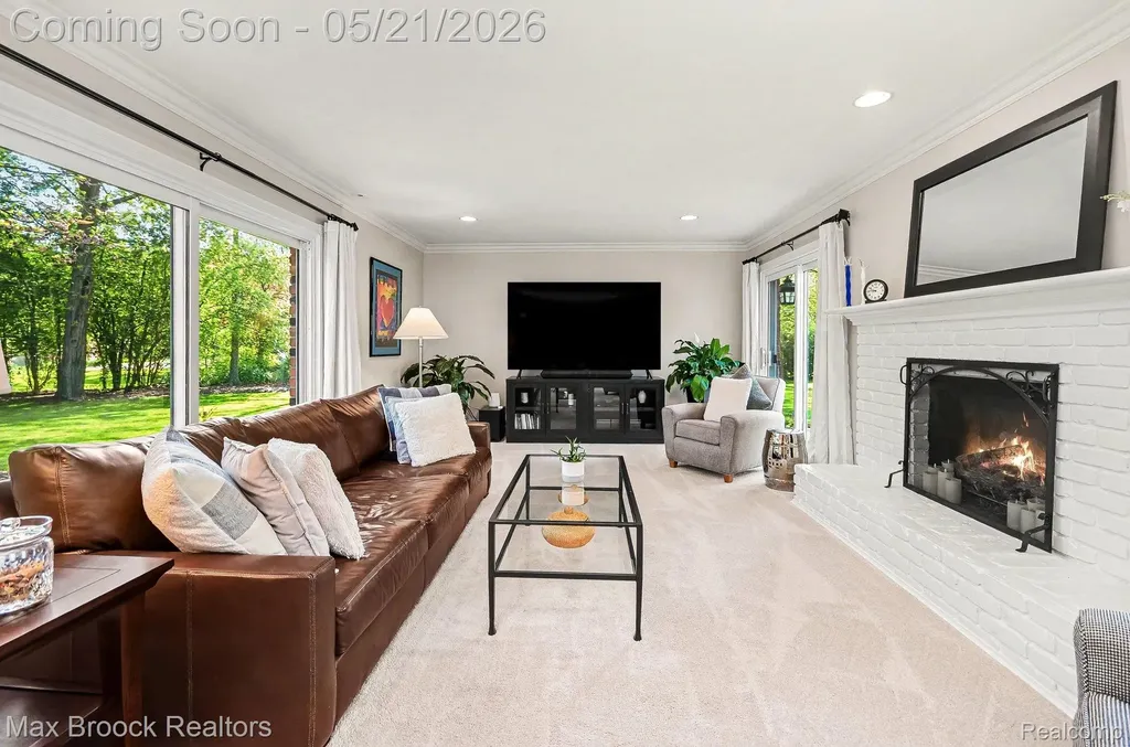 23049 Nottingham Drive Beverly Hills Village MI 48025