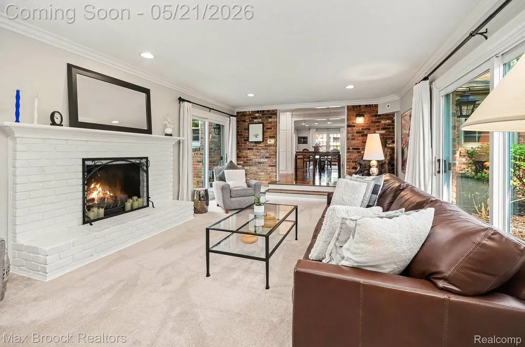 23049 Nottingham Drive Beverly Hills Village MI 48025
